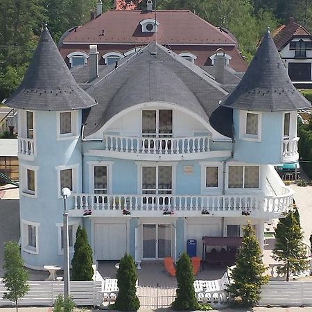 Crystal Es Susanne Panzio Bed & Breakfast Siofok Dış mekan fotoğraf