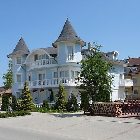 Crystal Es Susanne Panzio Bed & Breakfast Siofok Dış mekan fotoğraf