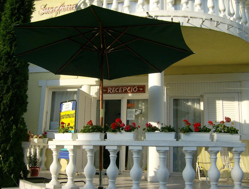 Crystal Es Susanne Panzio Bed & Breakfast Siofok Dış mekan fotoğraf