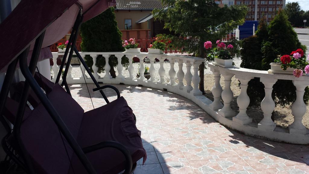 Crystal Es Susanne Panzio Bed & Breakfast Siofok Dış mekan fotoğraf