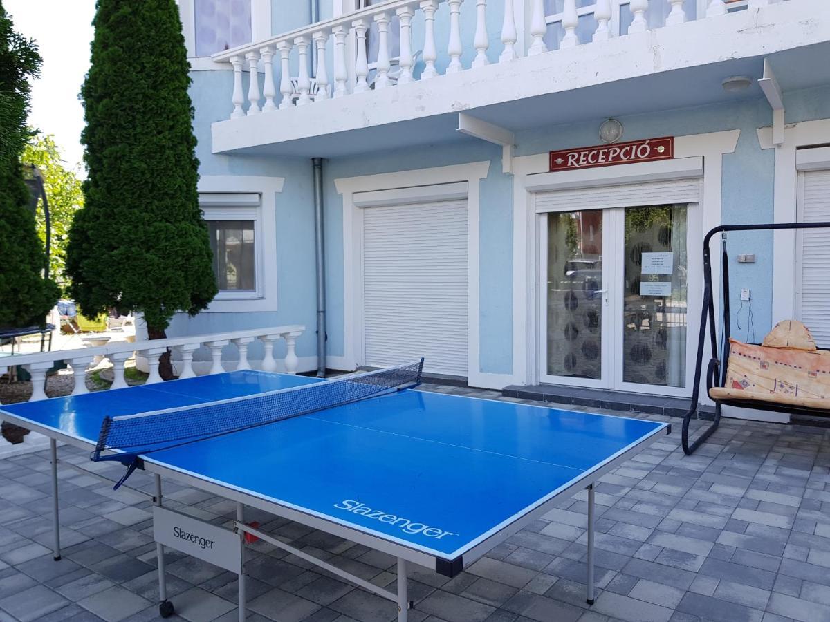 Crystal Es Susanne Panzio Bed & Breakfast Siofok Dış mekan fotoğraf
