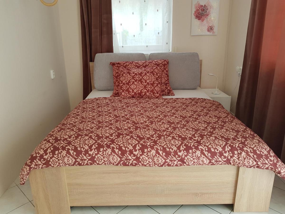 Crystal Es Susanne Panzio Bed & Breakfast Siofok Dış mekan fotoğraf