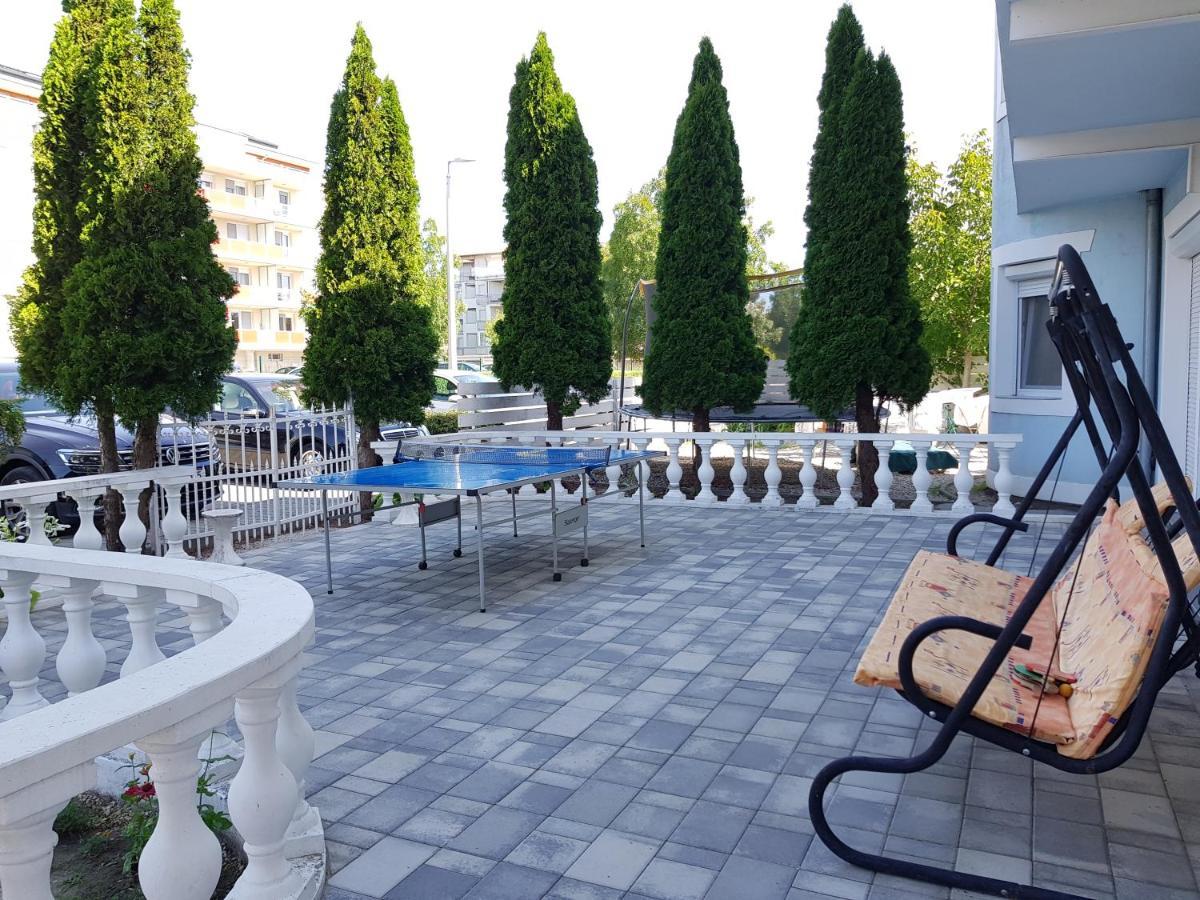 Crystal Es Susanne Panzio Bed & Breakfast Siofok Dış mekan fotoğraf