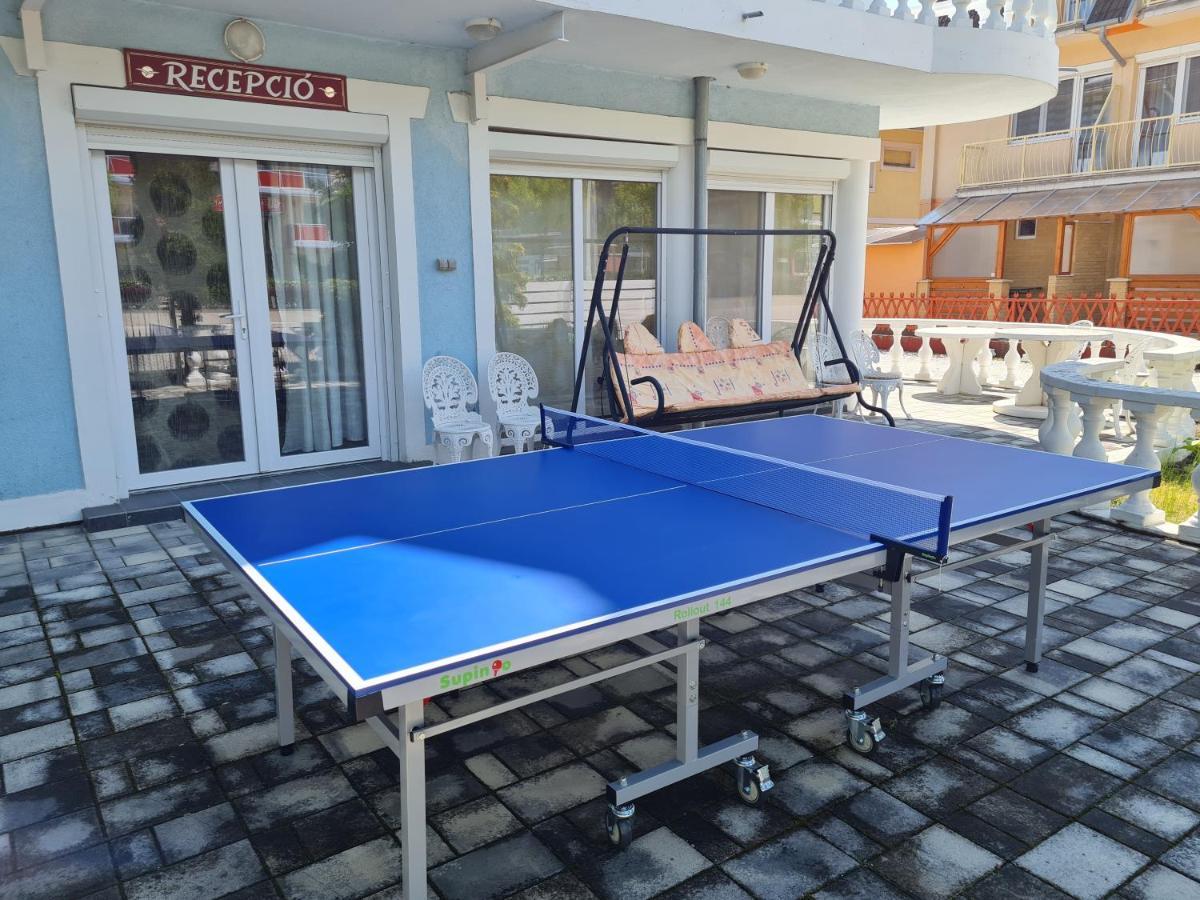 Crystal Es Susanne Panzio Bed & Breakfast Siofok Dış mekan fotoğraf