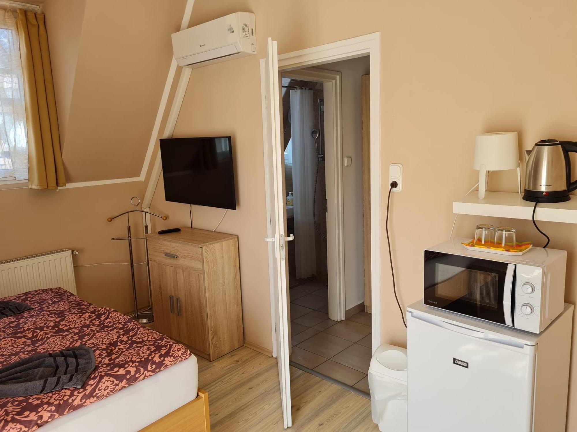 Crystal Es Susanne Panzio Bed & Breakfast Siofok Dış mekan fotoğraf