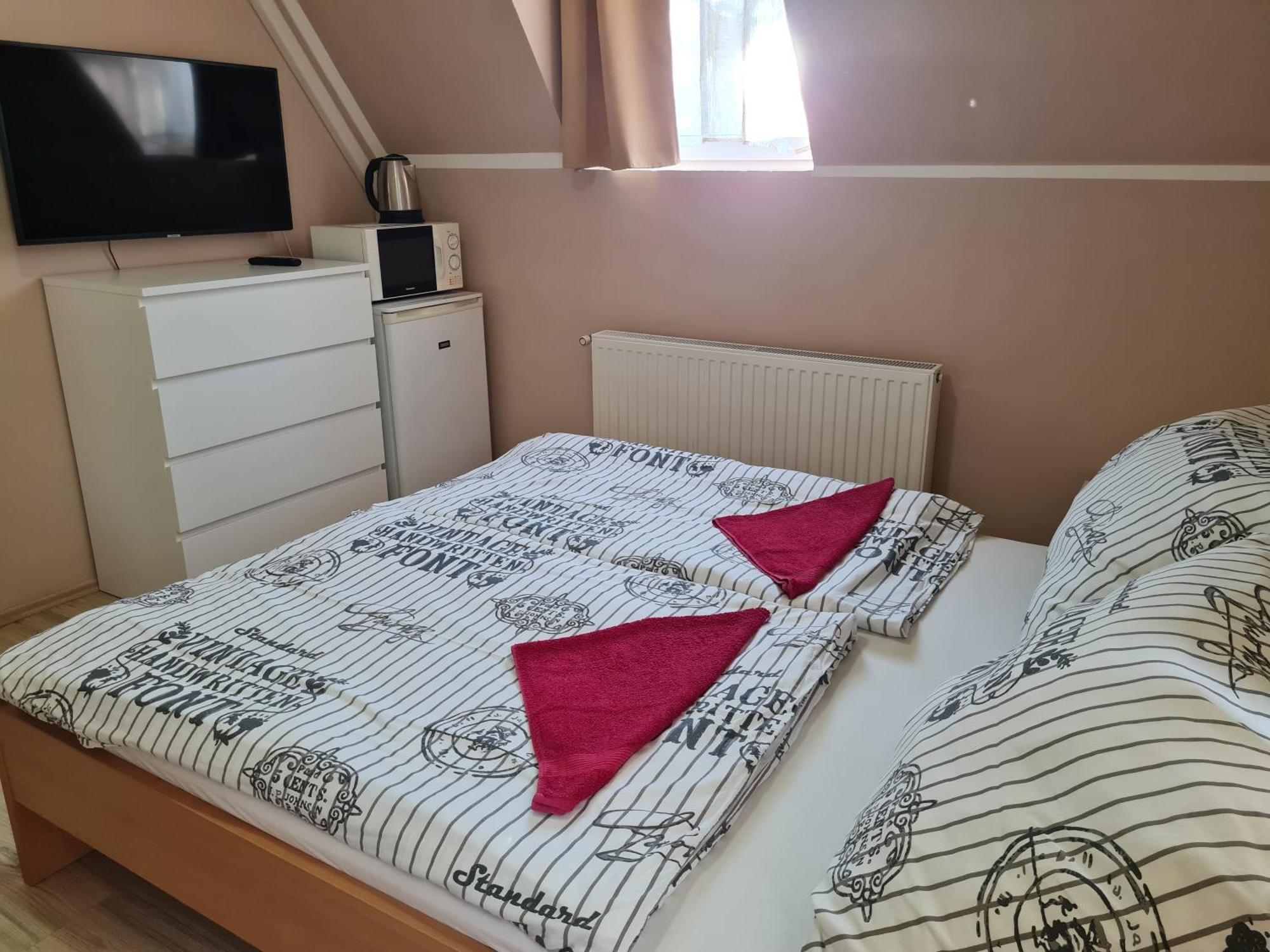 Crystal Es Susanne Panzio Bed & Breakfast Siofok Dış mekan fotoğraf