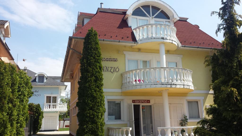 Crystal Es Susanne Panzio Bed & Breakfast Siofok Dış mekan fotoğraf